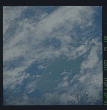 S33-75-005 - STS-033 - STS-33 earth observations