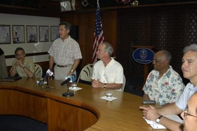 [Assignment: 48-DPA-SOI_K_Guam_6-6-7-07] Pacific Islands Tour: Visit of Secretary Dirk Kempthorne [and aides] to Guam, U.S. Territory [48-DPA-SOI_K_Guam_6-6-7-07__DI11113.JPG]