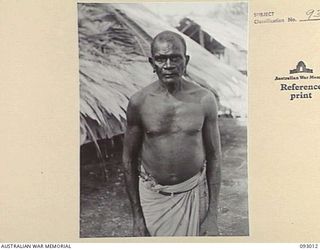 BOUGAINVILLE, 1945-06-05. KOOMBA, A NATIVE SCOUT OF ANGAU, WHO ACCOMPANIED A COMMANDO RAID ON THE BUIN ROAD AND REMAINED ALL NIGHT WITH A WOUNDED MAN, TPR COBB. AFTER COVERING HIM WITH LEAVES, HE ..