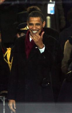 (0743) President Barack Obama gives the aloha sign to the from Hawaii from the review stand during the Inauguration Parade in Washington, DC, on Tuesday, Jan. 20, 2008. (CHRIS SCHNEIDER/ROCKY MOUNTAIN NEWS)**