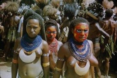 [Mount Hagen cultural show in Papua New Guinea]