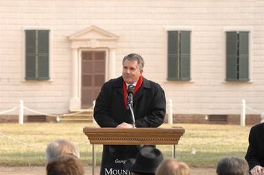 [Assignment: 48-DPA-01-12-09_SOI_K_Mt_Vernon] Visit of Secretary Dirk Kempthorne to Mount Vernon Estate and Gardens, Mount Vernon, Virginia, [for touring and announcement of the U.S. nomination of the George Washington home, along with the Papahanaumokuakea Marine National Monument in Hawaii, for inclusion on the United Nations Educational, Scientific, and Cultural Organization's (UNESCO's) World Heritage List. Joining Secretary Kempthorne for the announcement was James Rees, Executive Director of the Mount Vernon Estate and Gardens.] [48-DPA-01-12-09_SOI_K_Mt_Vernon_DOI_5680.JPG]