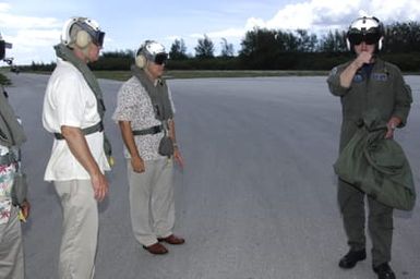 [Assignment: 48-DPA-SOI_K_Guam_6-6-7-07] Pacific Islands Tour: Visit of Secretary Dirk Kempthorne [and aides] to Guam, U.S. Territory [48-DPA-SOI_K_Guam_6-6-7-07__DI11519.JPG]