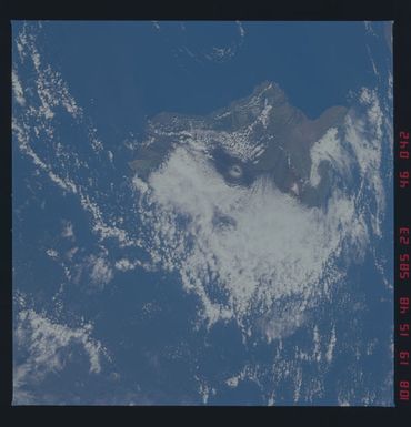 51D-46-042 - STS-51D - STS-51D earth observations