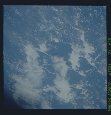 S31-74-075 - STS-031 - STS-31 earth observations