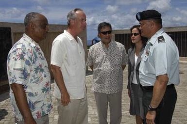 [Assignment: 48-DPA-SOI_K_Guam_6-6-7-07] Pacific Islands Tour: Visit of Secretary Dirk Kempthorne [and aides] to Guam, U.S. Territory [48-DPA-SOI_K_Guam_6-6-7-07__DI11454.JPG]