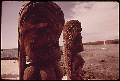 ANCIENT STATUES IN THE CITY OF REFUGE NATIONAL HISTORIC PARK NEAR HONAUNAU ON THE WESTERN SIDE OF THE ISLAND