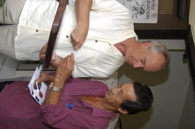 [Assignment: 48-DPA-SOI_K_Guam_6-6-7-07] Pacific Islands Tour: Visit of Secretary Dirk Kempthorne [and aides] to Guam, U.S. Territory [48-DPA-SOI_K_Guam_6-6-7-07__DI11216.JPG]