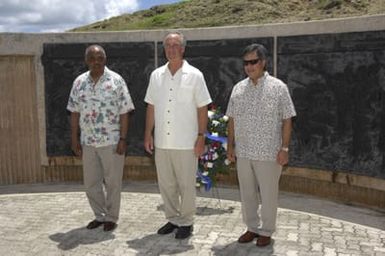 [Assignment: 48-DPA-SOI_K_Guam_6-6-7-07] Pacific Islands Tour: Visit of Secretary Dirk Kempthorne [and aides] to Guam, U.S. Territory [48-DPA-SOI_K_Guam_6-6-7-07__DI11448.JPG]