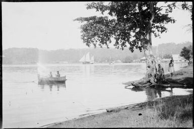 Boat carrying Betty MacKenzie from her schooner, "Pato" approaching the shore, Rabaul, New Guinea, 1933 / Sarah Chinnery