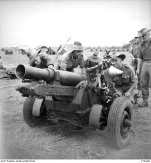 MARKHAM VALLEY, NEW GUINEA. 1944-08-28. THE CREW OF A SHORT 25 POUNDER GUN FROM 12 BATTERY DOING THEIR MAINTENANCE AT THE CAMP OF THE 4TH FIELD REGIMENT. IDENTIFIED PERSONNEL ARE: N456537 GUNNER ..