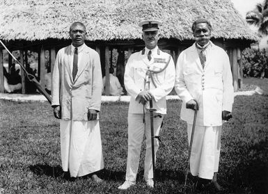 Sir George Spafford Richardson standing with Malietoa, and Mata'afa, Mulinu'u, Western Samoa.