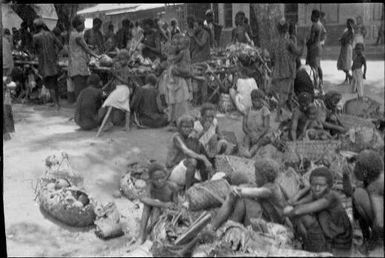 Native markets, Rabaul, New Guinea, ca. 1929 / Sarah Chinnery