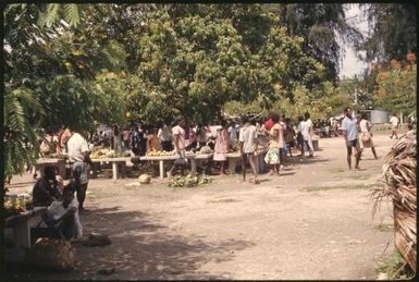 Markets (1) : Madang, Papua New Guinea, 1974 / Terence and Margaret Spencer