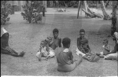 Village people (1) : Nissan Island, Papua New Guinea, 1960 / Terence and Margaret Spencer