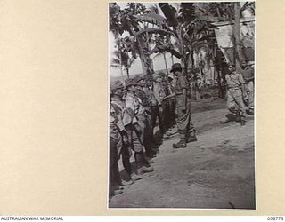 RABAUL, NEW BRITAIN. 1945-11-15. AN INDIAN OFFICER, A FORMER PRISONER OF WAR, IDENTIFYING A JAPANESE SOLDIER AT AN IDENTIFICATION PARADE OF SUSPECTED WAR CRIMINALS. THE PARADE WAS ARRANGED BY THE ..