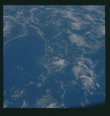 S37-94-044 - STS-037 - Earth observations taken from OV-104 during STS-37 mission