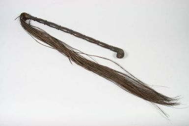 I Roi (Fly whisk)