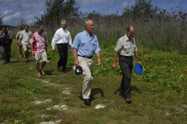 [Assignment: 48-DPA-SOI_K_Guam_6-6-7-07] Pacific Islands Tour: Visit of Secretary Dirk Kempthorne [and aides] to Guam, U.S. Territory [48-DPA-SOI_K_Guam_6-6-7-07__DI12111.JPG]