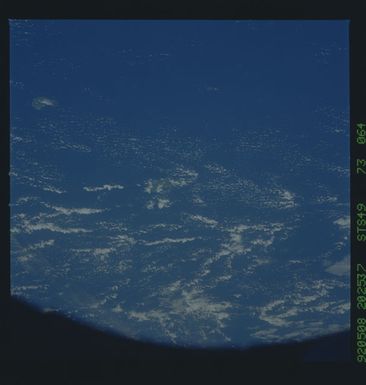 S49-73-064 - STS-049 - Earth observations taken during the STS-49 mission