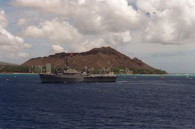 The dock landing platform ship USS CLEVELAND (LPD-7) passes Diamond Head while taking part in a parade of ships during the 50th anniversary of V-J Day in celebration of the end of World War II