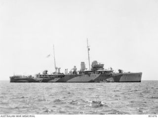 PORT MORESBY, NEW GUINEA. 1941-12-30. STARBOARD BROADSIDE VIEW OF THE SLOOP HMAS WARREGO (II). SHE IS ARMED WITH 4 INCH MARK XVI GUNS IN A TWIN MARK XIX MOUNTING FORWARD IN A POSITION AND A SINGLE ..