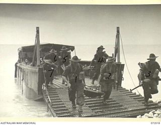 KILIGIA, PAPUA, NEW GUINEA. 1944-04-03. A MORTAR DETACHMENT OF THE 101ST BRIGADE SUPPORT COMPANY, HEADQUARTERS 5TH DIVISION EQUIPPED WITH A 4.2 INCH MORTAR, ADVANCE FROM A LANDING CRAFT MECHANIZED ..