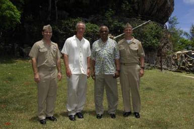 [Assignment: 48-DPA-SOI_K_Saipan_6-5-07] Pacific Islands Tour: Visit of Secretary Dirk Kempthorne [and aides] to Saipan Island, of the Commonwealth of the Northern Mariana Islands [48-DPA-SOI_K_Saipan_6-5-07__DI10687.JPG]