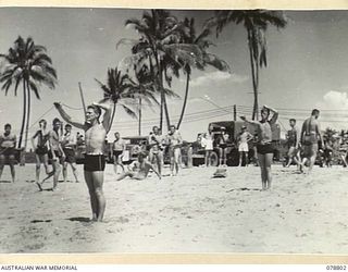 TOROKINA, BOUGAINVILLE ISLAND. 1945-01-28. LINESMEN BEING EXAMINED FOR THE BRONZE LIFE SAVING MEDALLION DURING EXAMINATIONS FOR AUSTRALIAN ARMY PERSONNEL