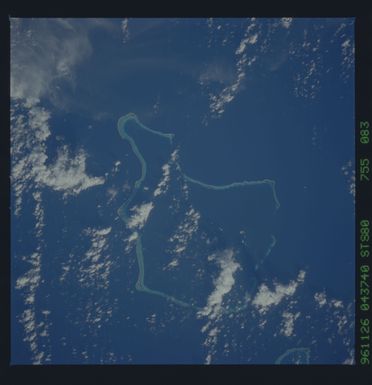 STS080-755-083 - STS-080 - Earth observations taken from Space Shuttle Columbia during STS-80 mission