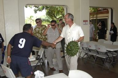 [Assignment: 48-DPA-SOI_K_Guam_6-6-7-07] Pacific Islands Tour: Visit of Secretary Dirk Kempthorne [and aides] to Guam, U.S. Territory [48-DPA-SOI_K_Guam_6-6-7-07__DI11182.JPG]