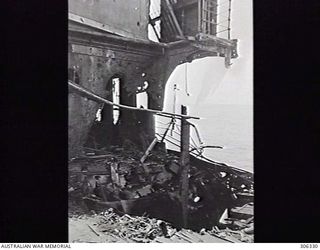 ORO BAY, NEW GUINEA. 1943-01-09. DAMAGE SUSTAINED BY THE DUTCH TRANSPORT VAN HEUTSZ IN A JAPANESE DIVE BOMBING ATTACK. (NAVAL HISTORICAL COLLECTION)