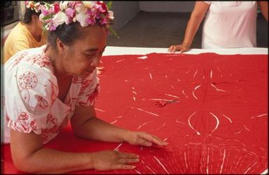 Mrs Tokerau Munro, making tivaevae