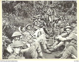 1942-12-01. NEW GUINEA. AUSTRALIAN TROOPS RESTING ON THE TRACK TO WAIROPI. (NEGATIVE BY G. SILK)