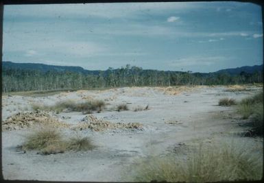 The plain of boiling mud pools and sulphur crusts : Bwabwadana and Iamalele, D'Entrecasteaux Islands, Papua New Guinea, 1956-1958 / Terence and Margaret Spencer