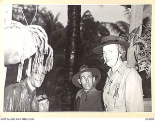 PALMALMAL, NEW BRITAIN. 1945-08-17. GRACIE FIELDS, NOTED LANCASHIRE VOCALIST AND COMEDIENNE AT THE ENTRANCE TO THE MATRON'S COTTAGE, 2/8 GENERAL HOSPITAL, SPEAKING WITH MILITARY HISTORY AND PUBLIC ..