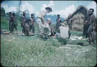 Cooking a pig and vegetables with hot stones in the earth oven : Wahgi Valley, Papua New Guinea, 1954 and 1955 / Terence and Margaret Spencer