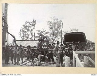 JACQUINOT BAY, NEW BRITAIN, 1945-08-11. ROYAL AUSTRALIAN ENGINEERS AND ROYAL AUSTRALIAN ARMY TROOPS OF THE HEADQUARTERS 11 DIVISION RELIEF PARTY AT 5 DIVISION RECEPTION CAMP. THEY ARE RELIEVING ..