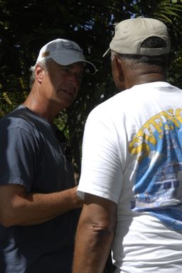[Assignment: 48-DPA-SOI_K_Pohnpei_6-10-11-07] Pacific Islands Tour: Visit of Secretary Dirk Kempthorne [and aides] to Pohnpei Island, of the Federated States of Micronesia [48-DPA-SOI_K_Pohnpei_6-10-11-07__DI13916.JPG]