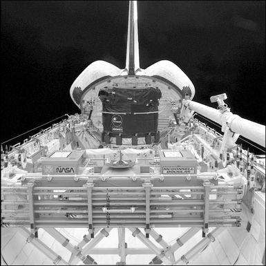 STS-49 onorbit payload bay (PLB) configuration aboard OV-105 taken by ESC