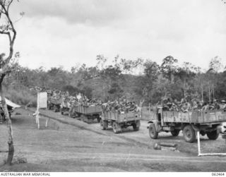 PORT MORESBY, PAPUA, NEW GUINEA. 1944-01-05. TROOPS OF THE 58/59TH AUSTRALIAN INFANTRY BATTALION, 15TH AUSTRALIAN INFANTRY BRIGADE MOVING TO THE AIRSTRIP FOR THEIR TRANSFER TO DUMPU, NEW GUINEA