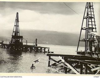 JACQUINOT BAY, NEW BRITAIN. 1945-01-24. SAPPERS OF THE 17TH FIELD COMPANY, DRIVING PILES FOR THE NEW 360 FOOT WHARF TO BE USED FOR DOCKING AMERICAN "LIBERTY" SHIPS ON THE SOUTHERN SHORE OF THE BAY