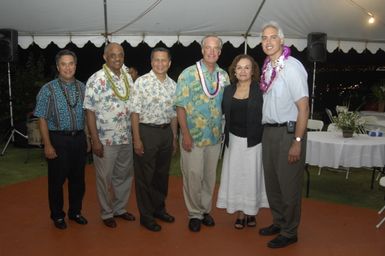 [Assignment: 48-DPA-SOI_K_Guam_6-6-7-07] Pacific Islands Tour: Visit of Secretary Dirk Kempthorne [and aides] to Guam, U.S. Territory [48-DPA-SOI_K_Guam_6-6-7-07__DI11960.JPG]