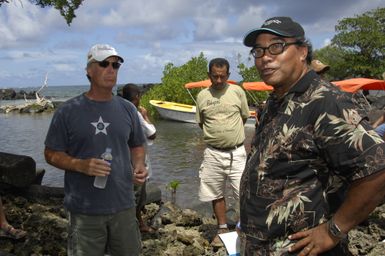 [Assignment: 48-DPA-SOI_K_Pohnpei_6-10-11-07] Pacific Islands Tour: Visit of Secretary Dirk Kempthorne [and aides] to Pohnpei Island, of the Federated States of Micronesia [48-DPA-SOI_K_Pohnpei_6-10-11-07__DI13854.JPG]