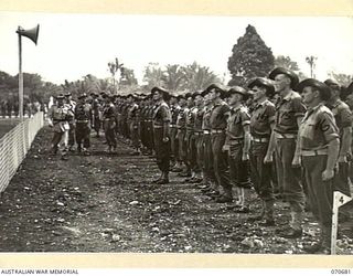 FINSCHHAFEN, NEW GUINEA, 1944-02-29. VX20308 MAJOR-GENERAL F.H. BERRYMAN, CBE, DSO, OFFICER COMMANDING 2ND AUSTRALIAN CORPS (1), PASSING MEN OF THE 2/15TH INFANTRY BATTALION ON HIS ARRIVAL TO ..