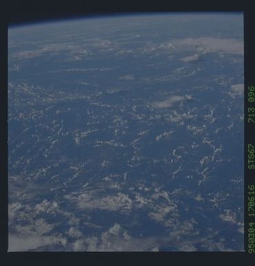 STS067-713-096 - STS-067 - Earth observations taken from shuttle orbiter Endeavour during STS-67 mission