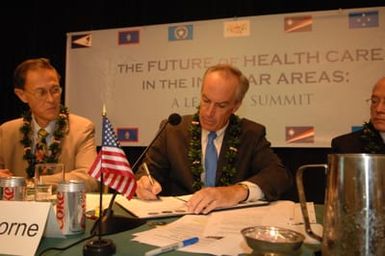 [Assignment: 48-DPA-09-29-08_SOI_K_Isl_Conf_Sign] Signing of interagency coordination pledge at the Insular Areas Health Summit [("The Future of Health Care in the Insular Areas: A Leaders Summit") at the Marriott Hotel in] Honolulu, Hawaii, where Interior Secretary Dirk Kempthorne [joined senior federal health officials and leaders of the U.S. territories and freely associated states to discuss strategies and initiatives for advancing health care in those communities [48-DPA-09-29-08_SOI_K_Isl_Conf_Sign_DOI_0606.JPG]
