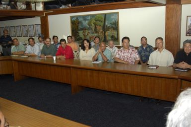 [Assignment: 48-DPA-SOI_K_Guam_6-6-7-07] Pacific Islands Tour: Visit of Secretary Dirk Kempthorne [and aides] to Guam, U.S. Territory [48-DPA-SOI_K_Guam_6-6-7-07__DI11115.JPG]