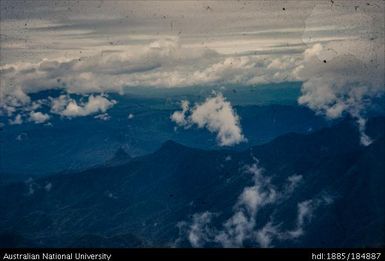 Goroka - Port Moresby - looking towards South Highlands from Mt Karimui