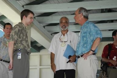 [Assignment: 48-DPA-SOI_K_Majuro_6-11-12-07] Pacific Islands Tour: Visit of Secretary Dirk Kempthorne [and aides] to Majuro Atoll, of the Republic of Marshall Islands [48-DPA-SOI_K_Majuro_6-11-12-07__DI14817.JPG]